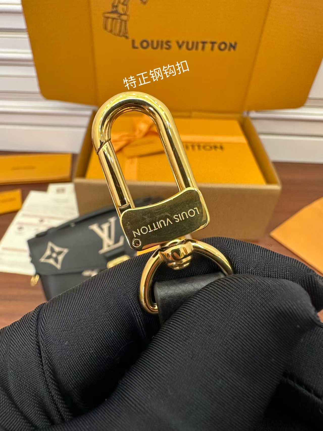 Louis Vuitton Pochette Métis East West M46596 view 6