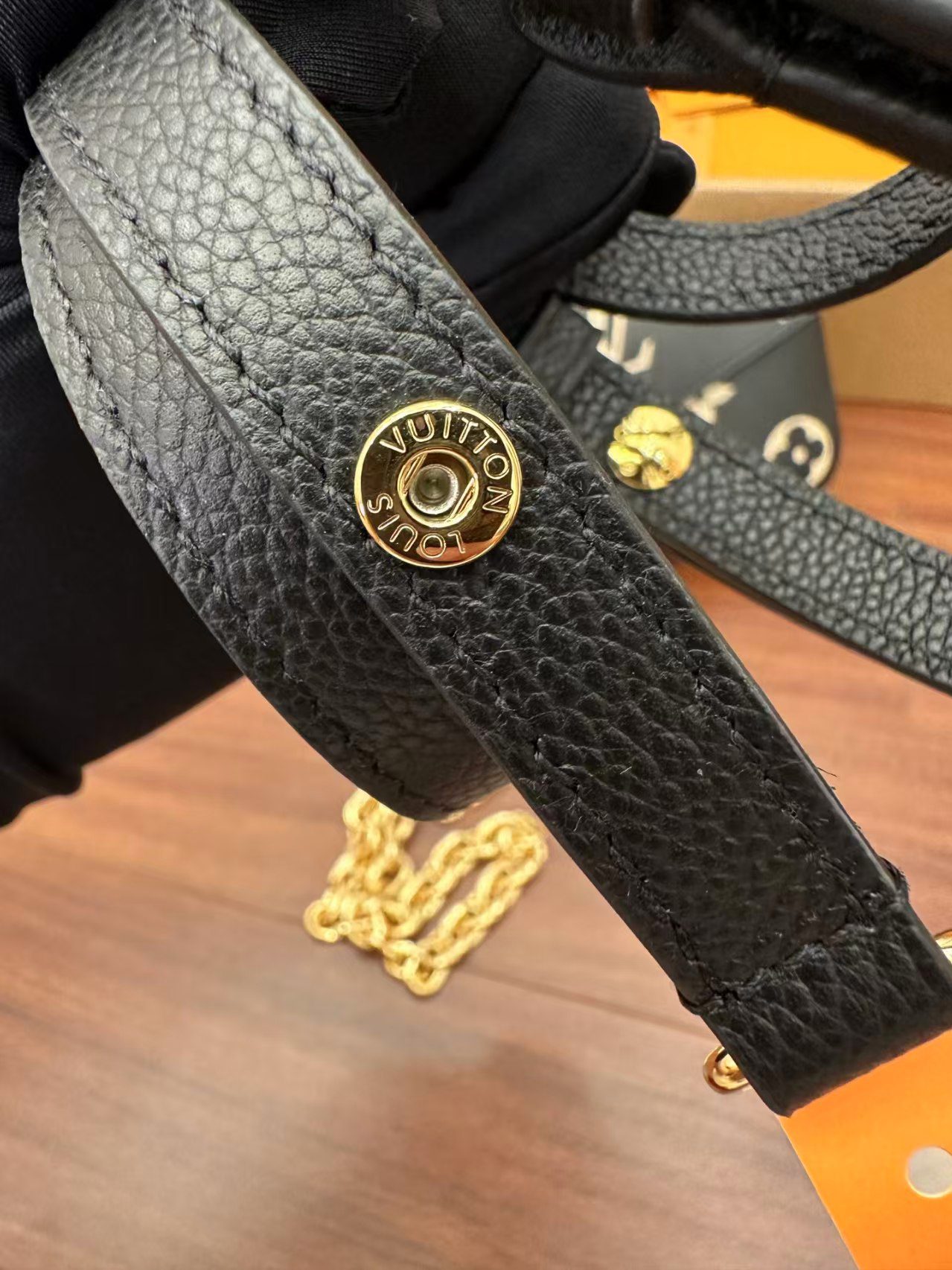 Louis Vuitton Pochette Métis East West M46596 view 8