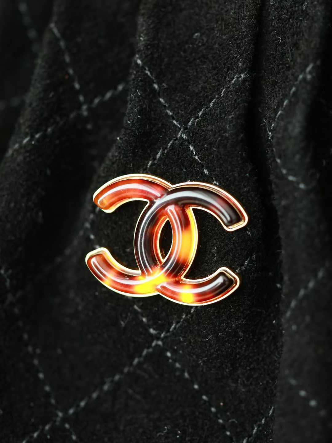 Chanel Mini Pouch view 4
