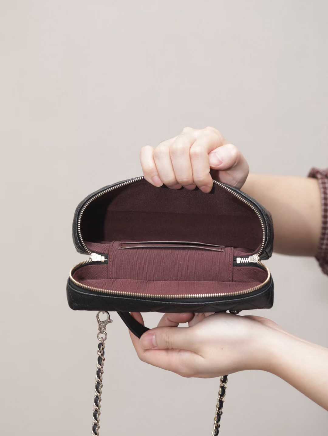 Chanel 26C Top handle box bag view 3