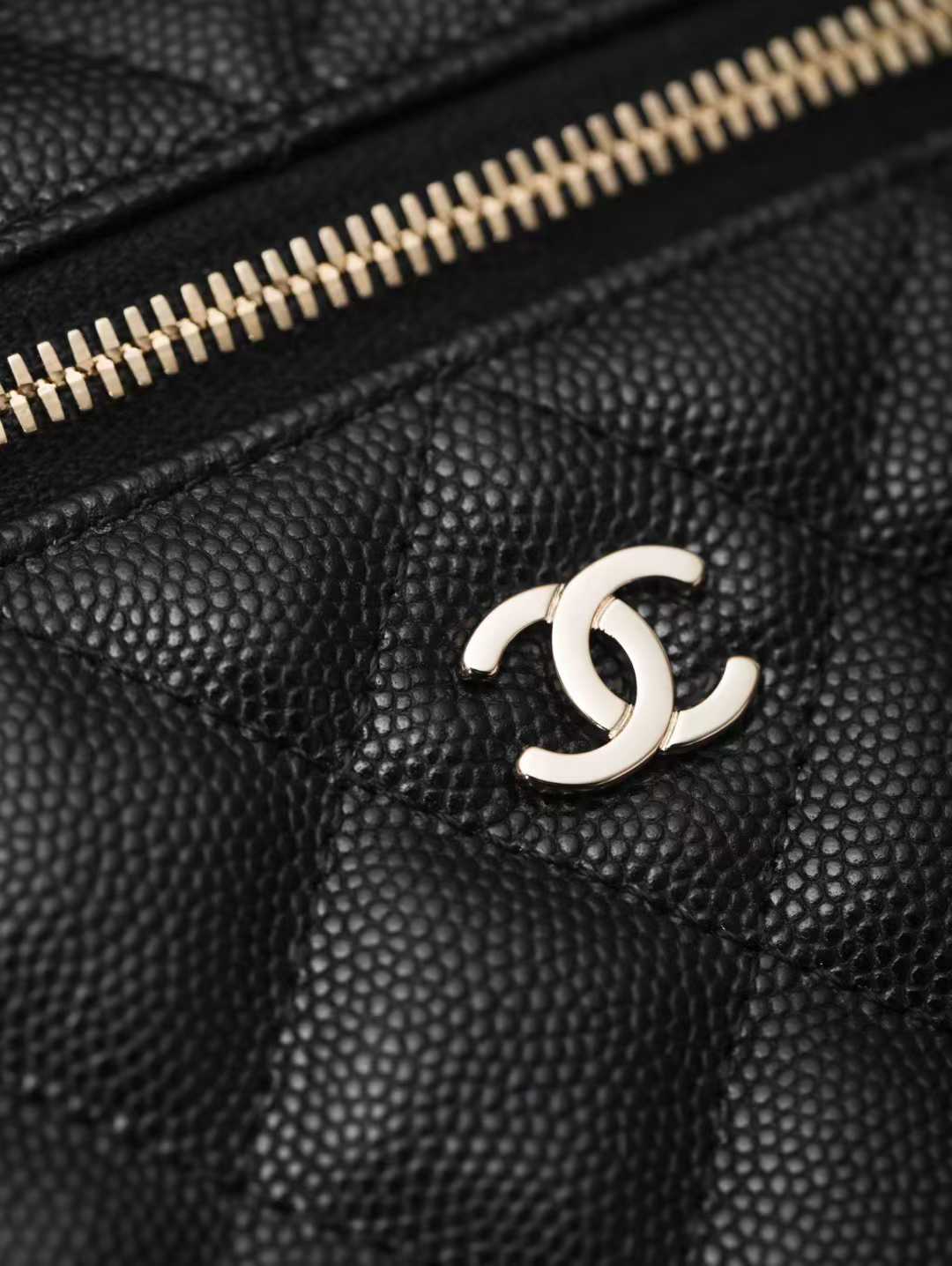 Chanel 26C Top handle box bag view 5