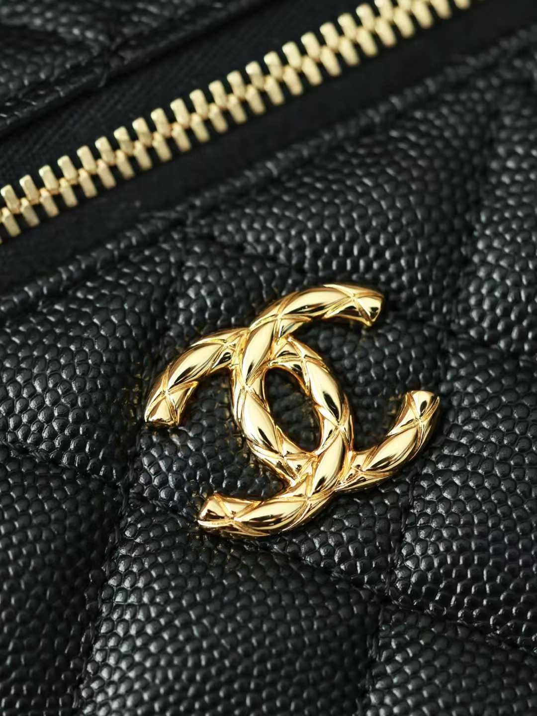 Chanel 26C Top handle box bag view 4