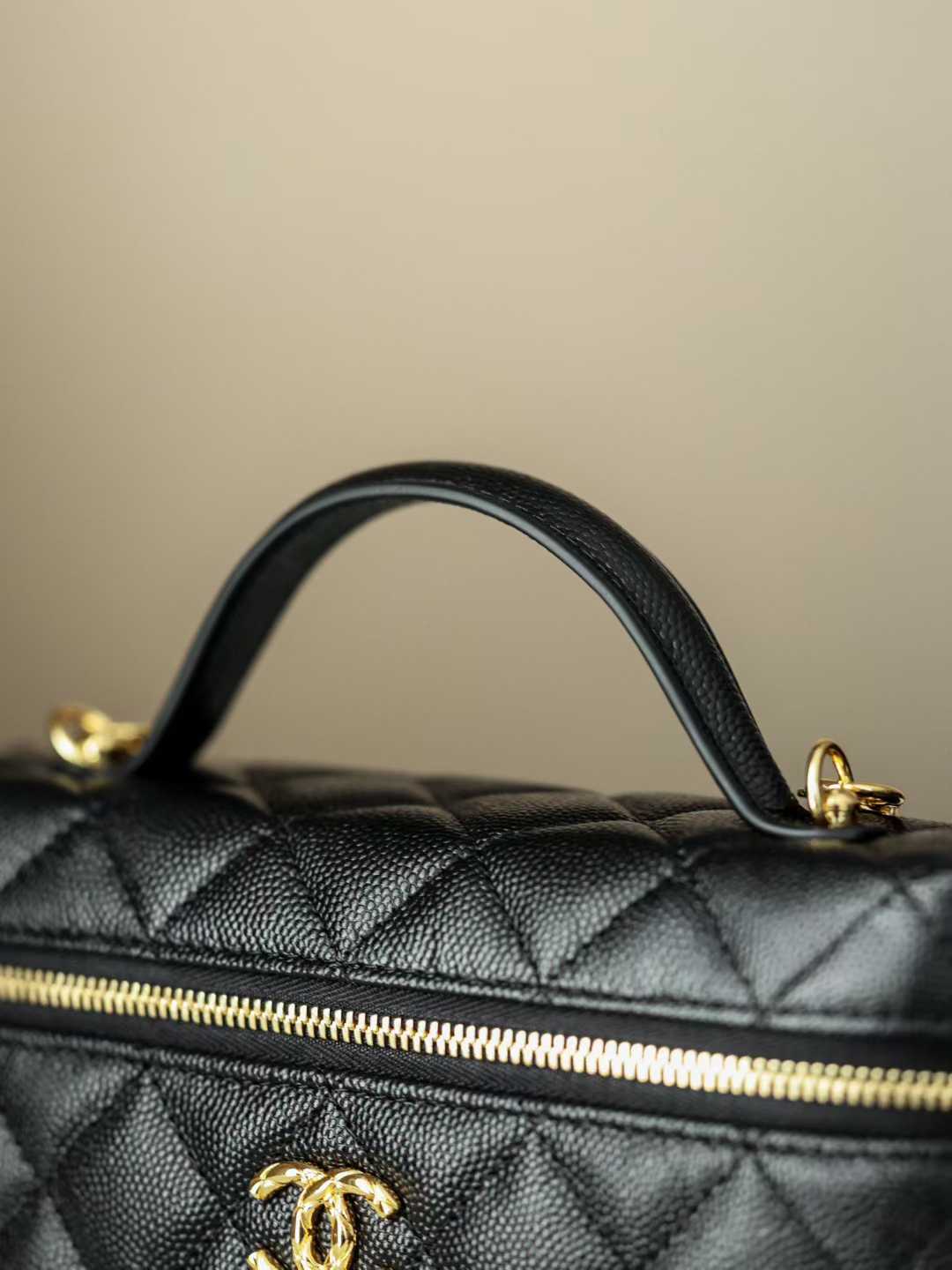Chanel 26C Top handle box bag view 7