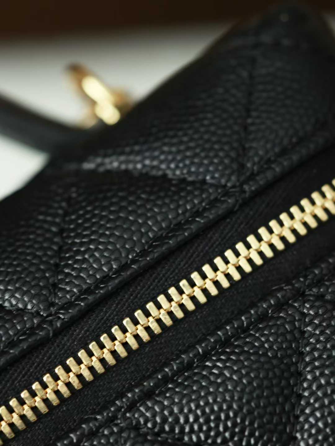 Chanel 26C Top handle box bag view 9