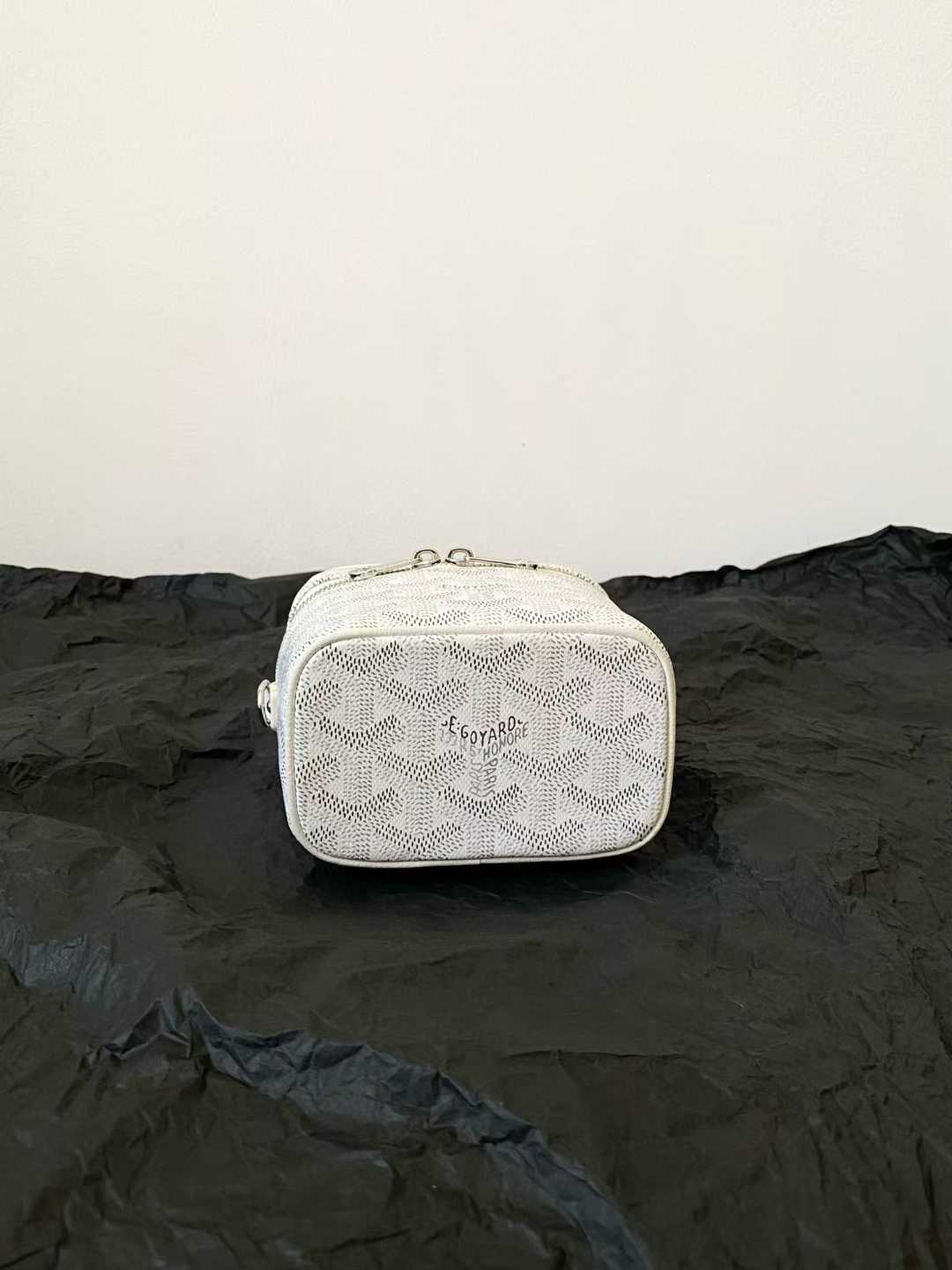 Goyard Muse Nano Vanity view 13