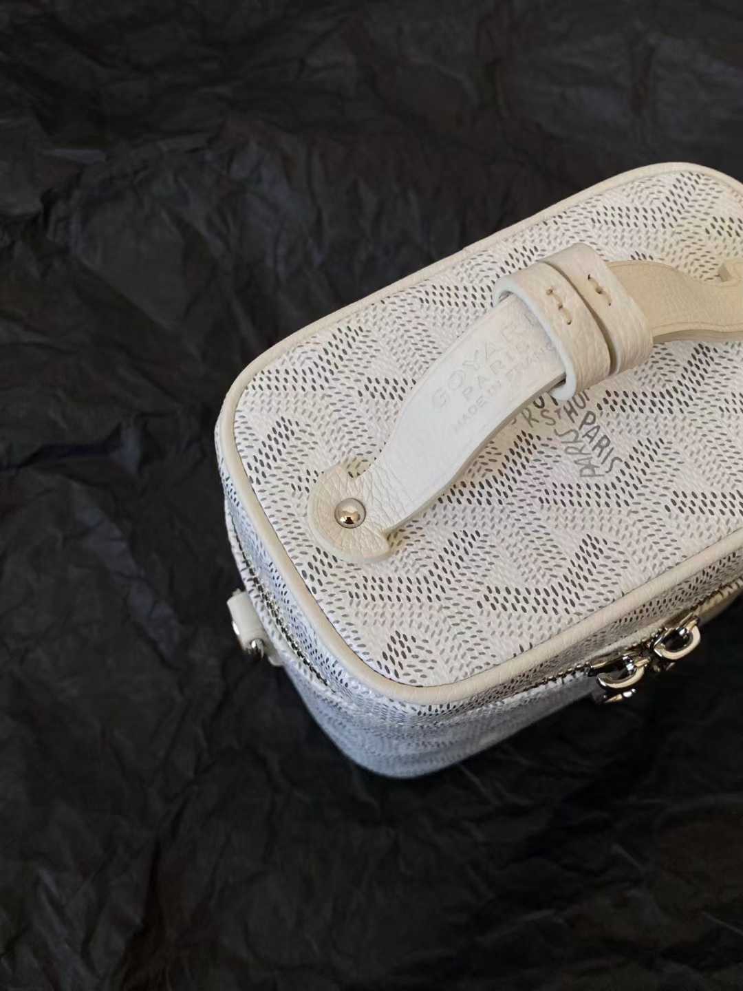 Goyard Muse Nano Vanity view 15