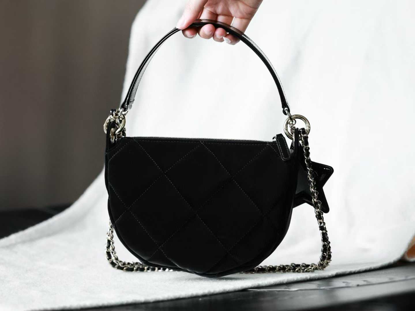 Chanel 25n Pochette Avec view 2