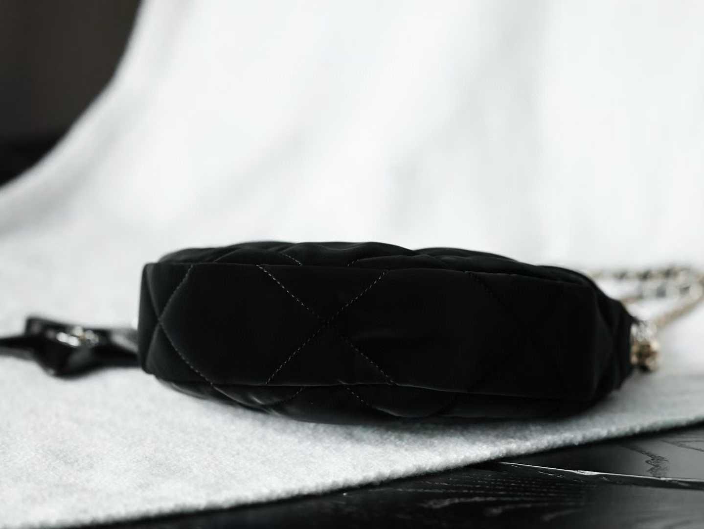 Chanel 25n Pochette Avec view 3