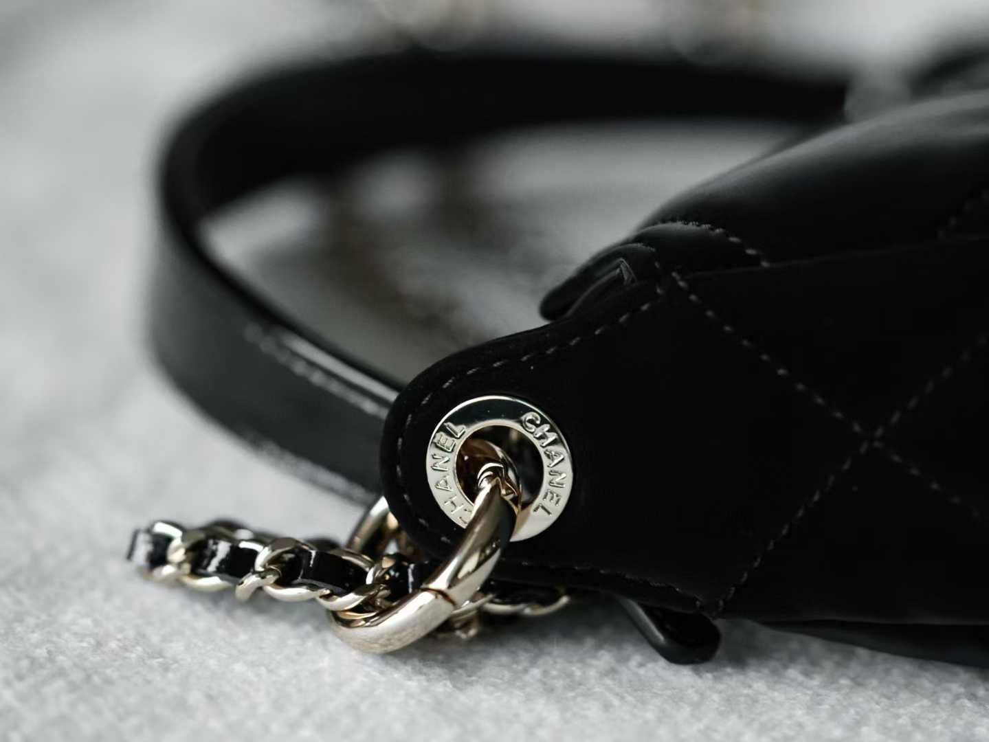Chanel 25n Pochette Avec view 8