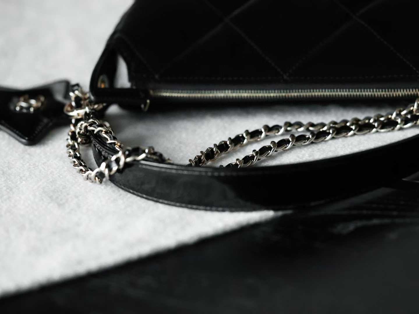 Chanel 25n Pochette Avec view 9