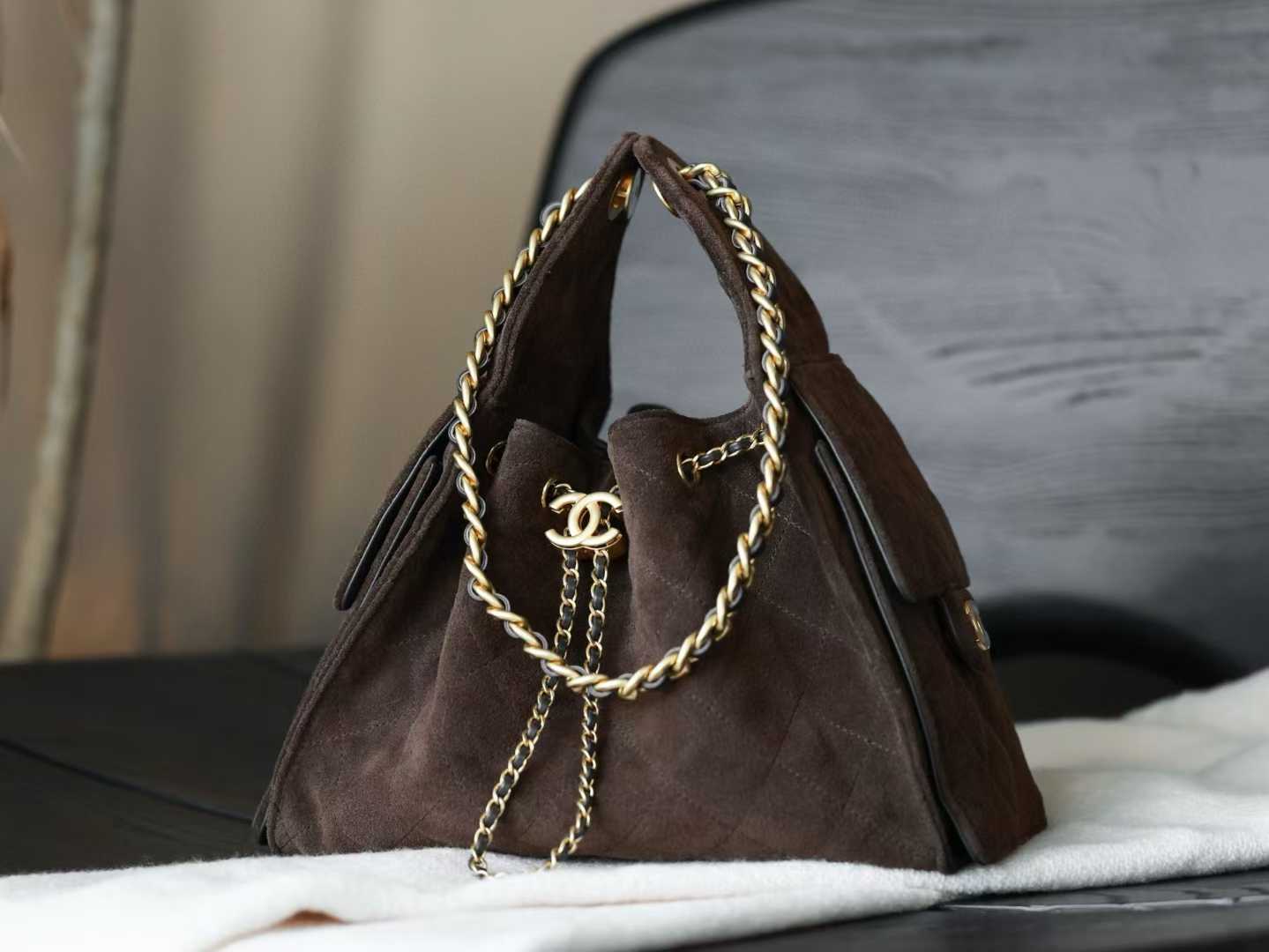 Chanel 25 Handbag view 1