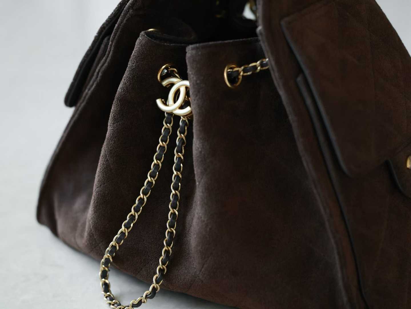 Chanel 25 Handbag view 5
