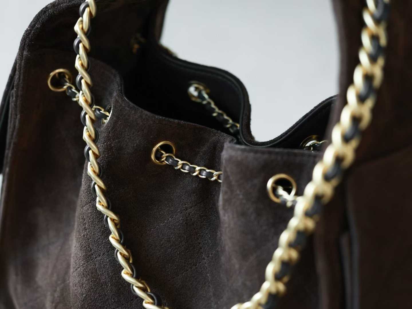 Chanel 25 Handbag view 7