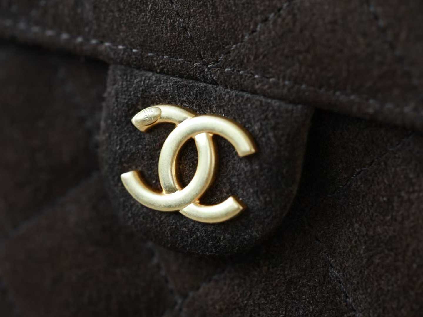 Chanel 25 Handbag view 8