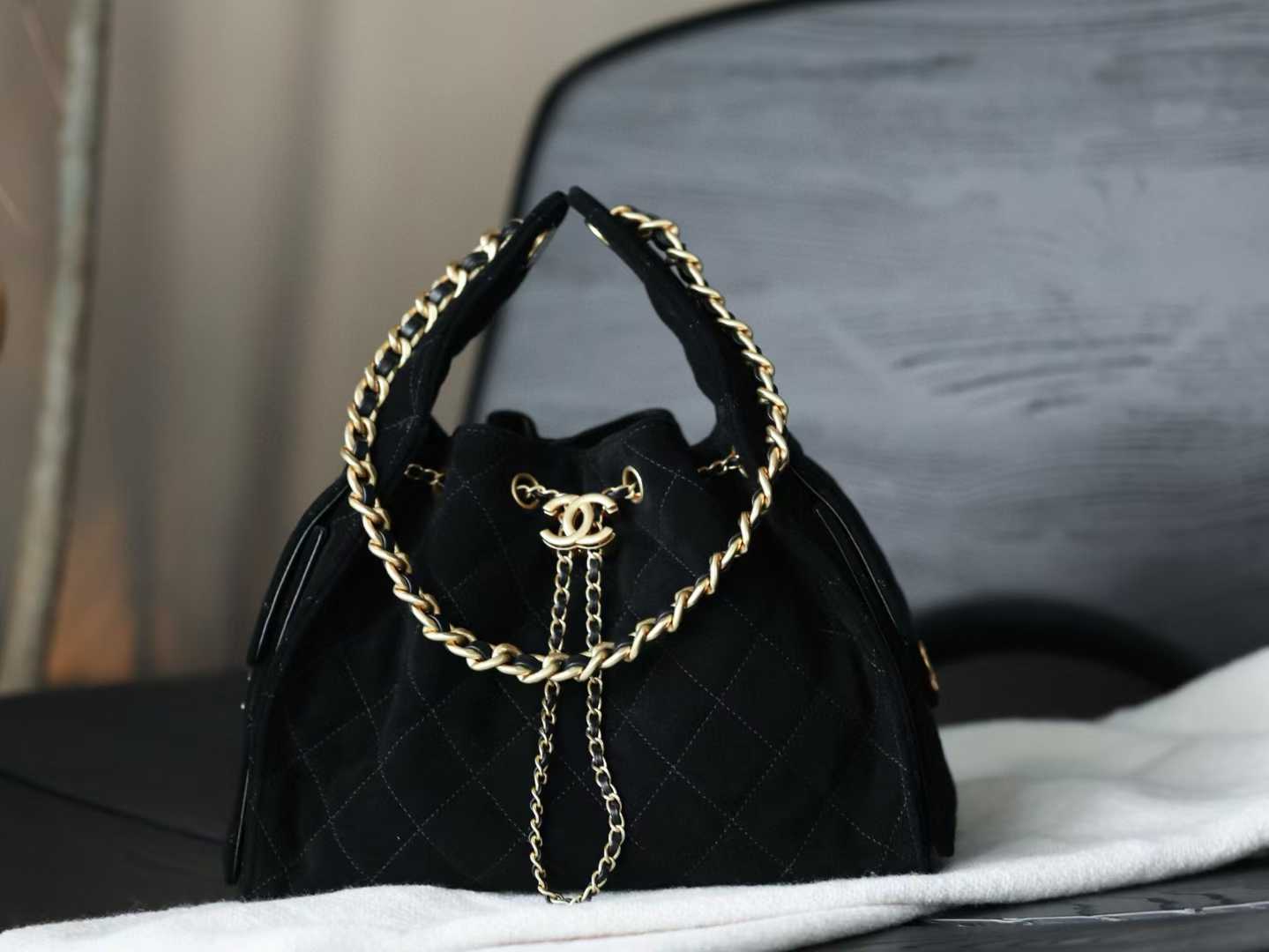Chanel 25 Handbag view 1