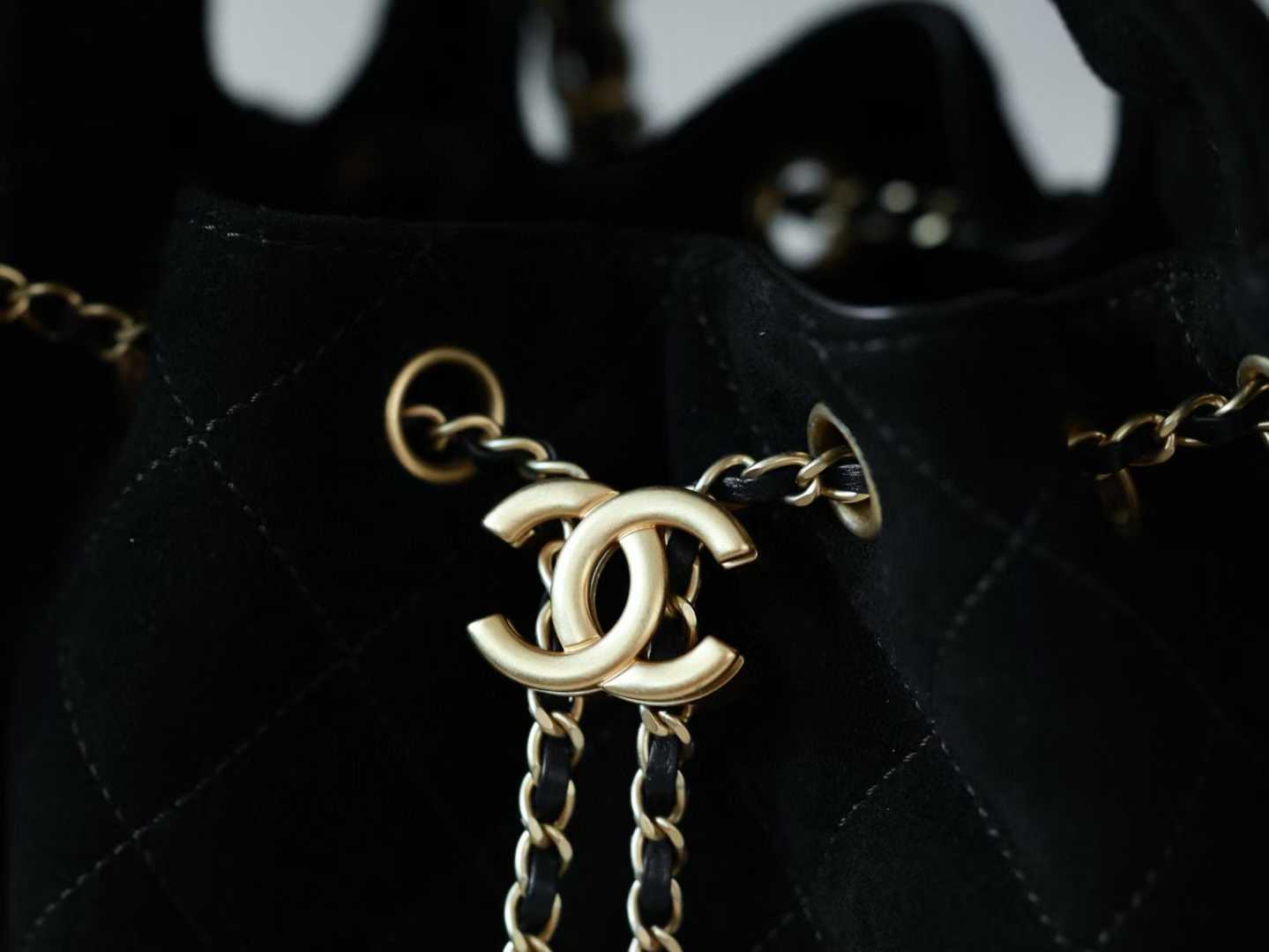 Chanel 25 Handbag view 5