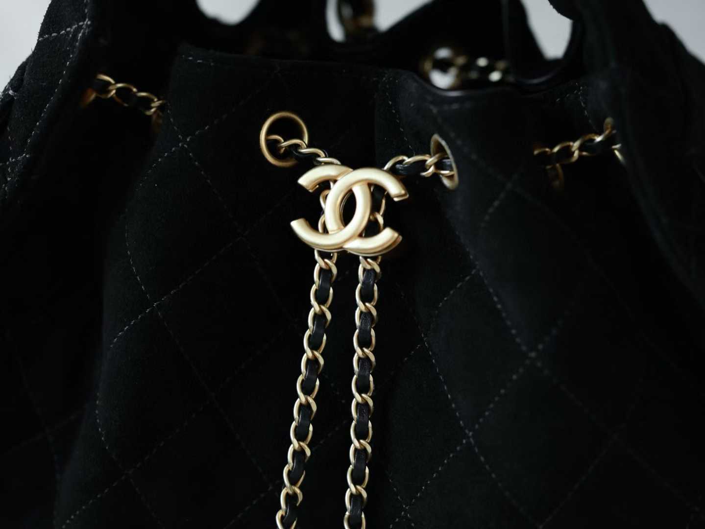 Chanel 25 Handbag view 7