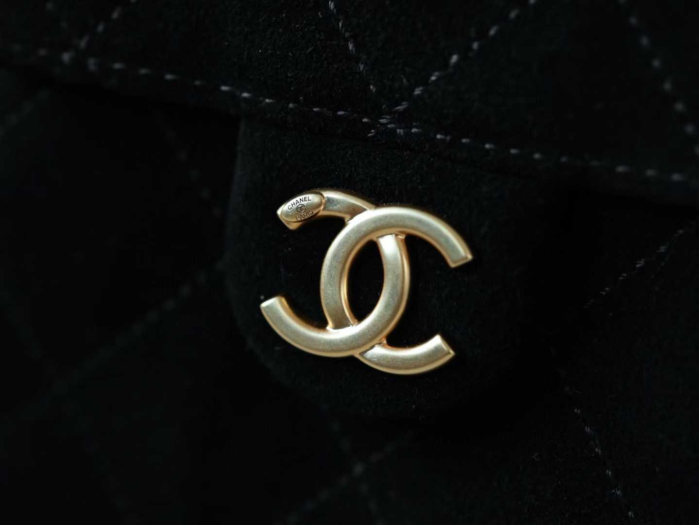 Chanel 25 Handbag view 9