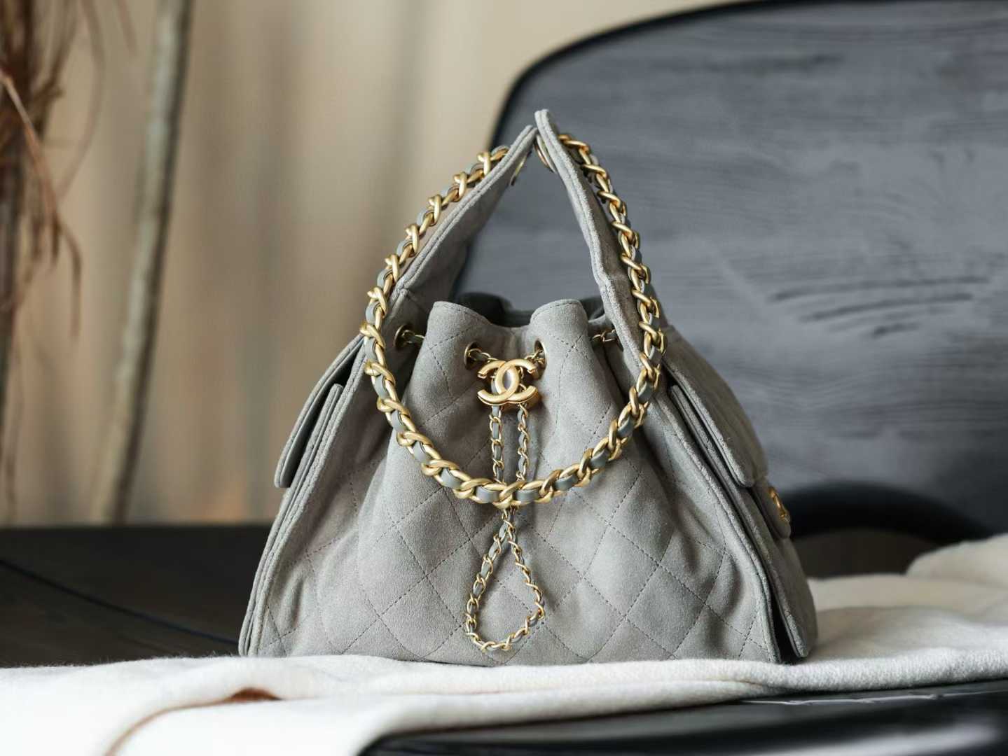 Chanel 25 Handbag view 1