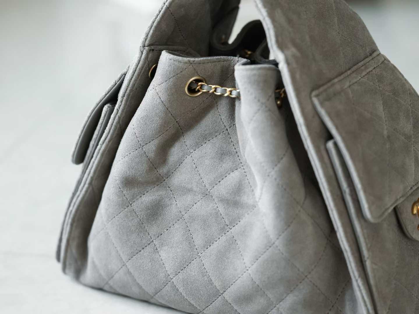 Chanel 25 Handbag view 6