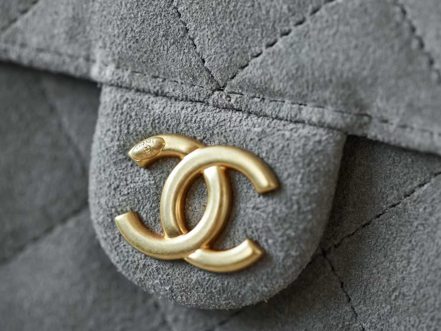 Chanel 25 Handbag view 7