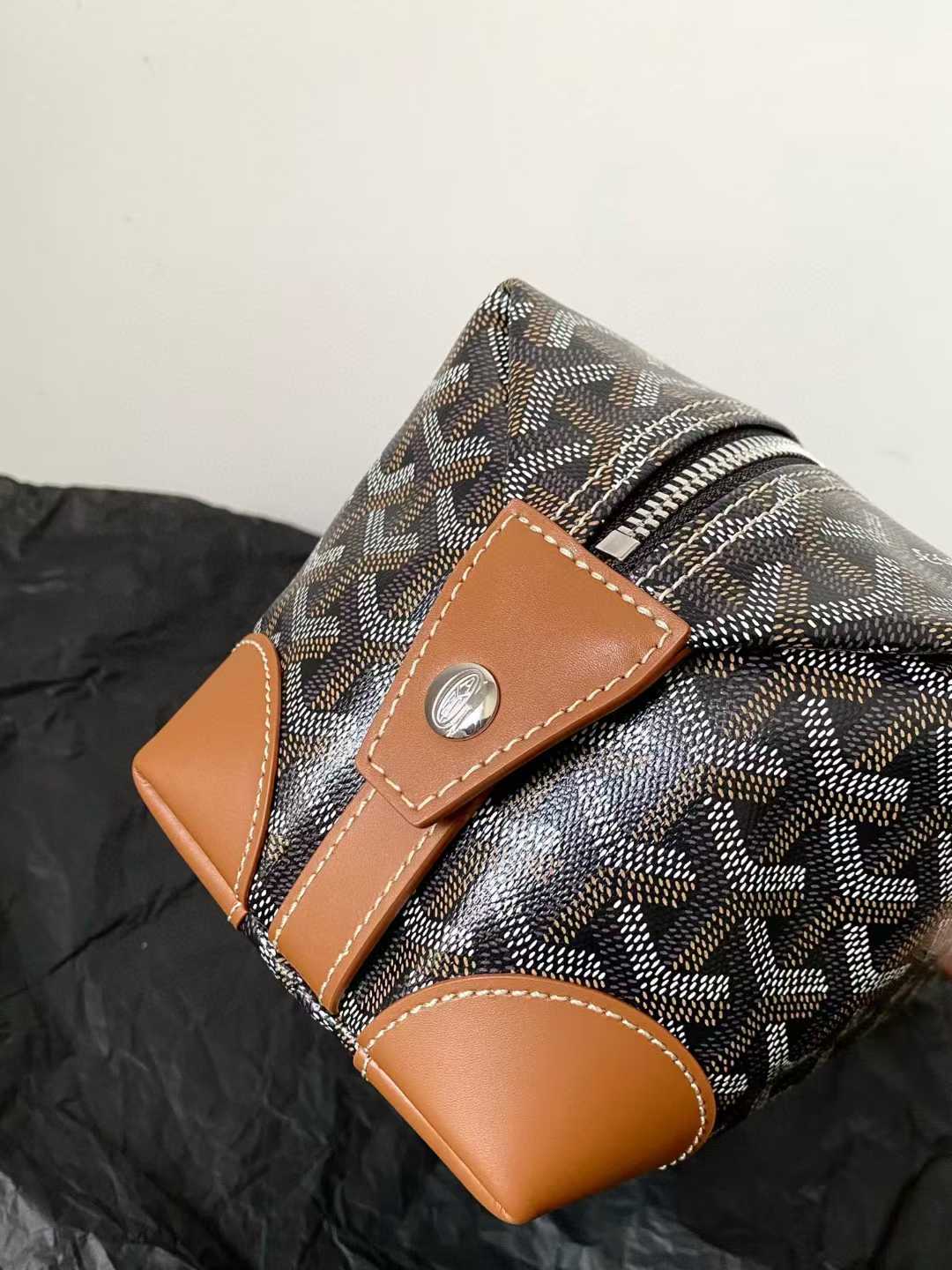 Goyard Bowling 25 Toiletry Bag view 9