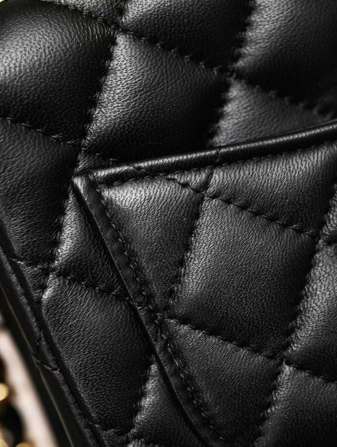 Chanel Flap bags view 10