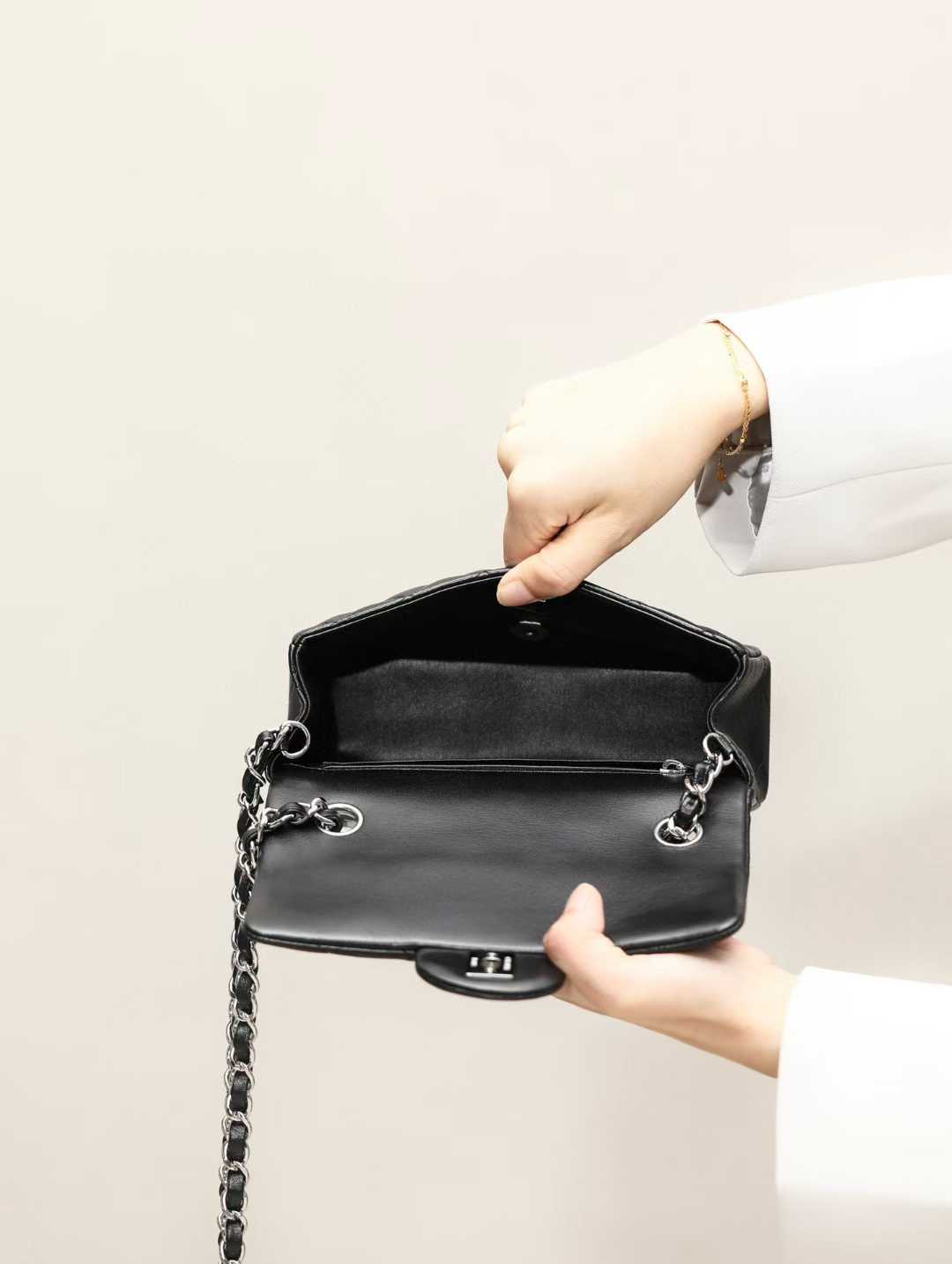 Chanel Flap bags view 14