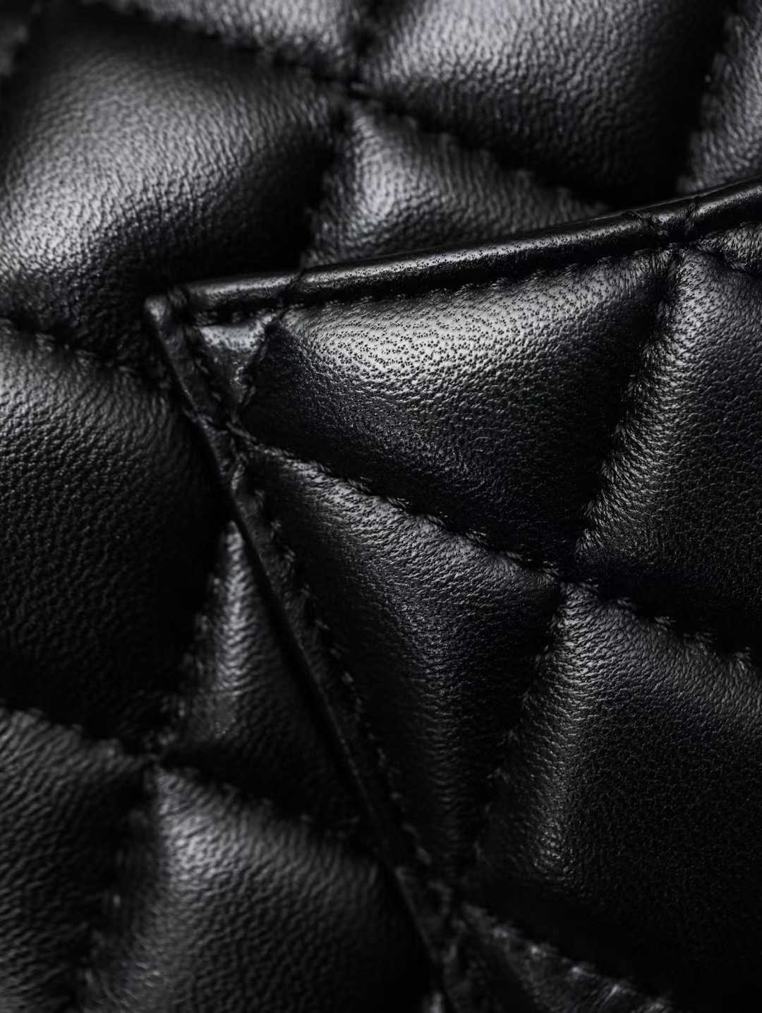 Chanel Flap bags view 17
