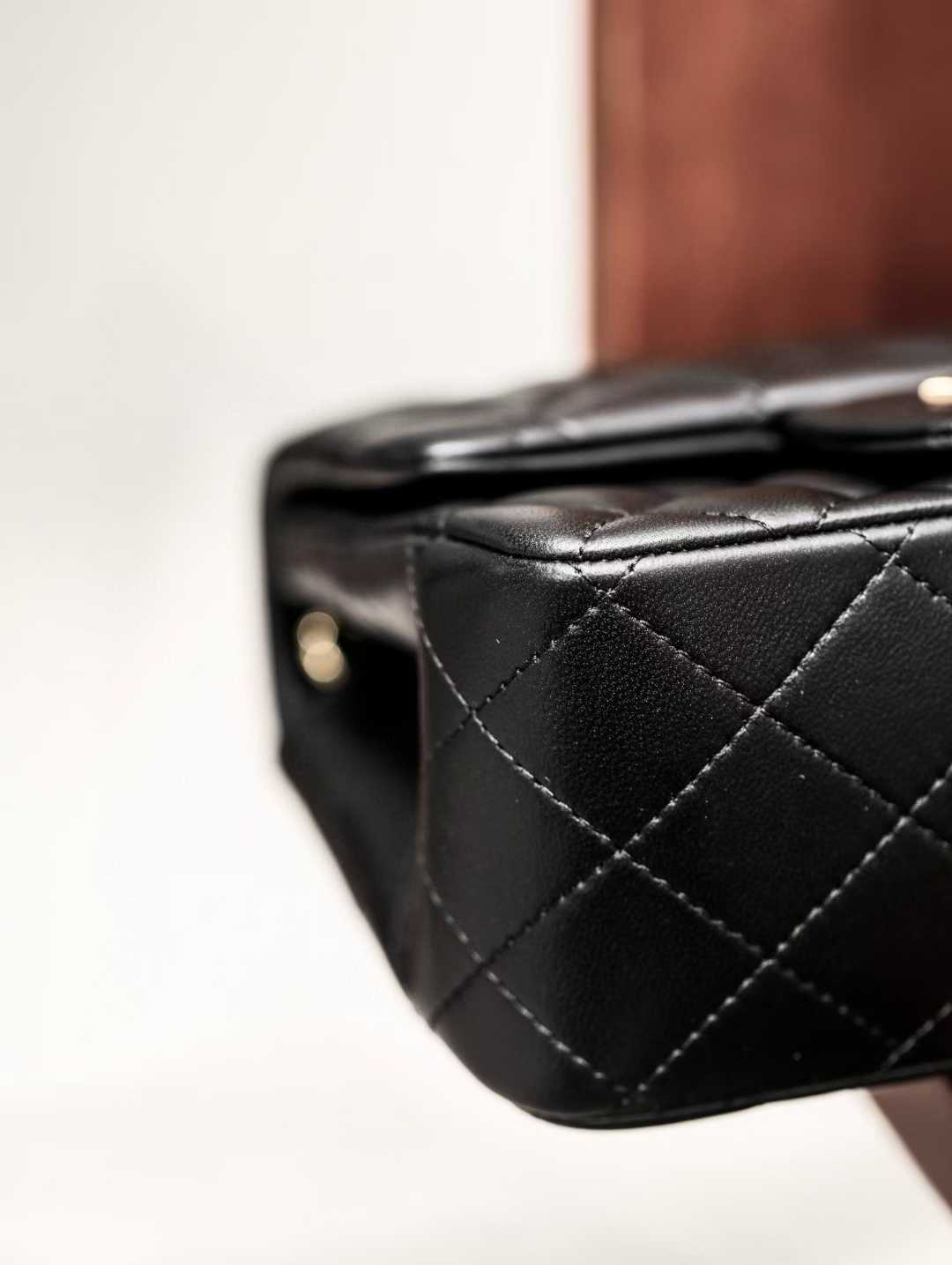 Chanel Flap bags view 9