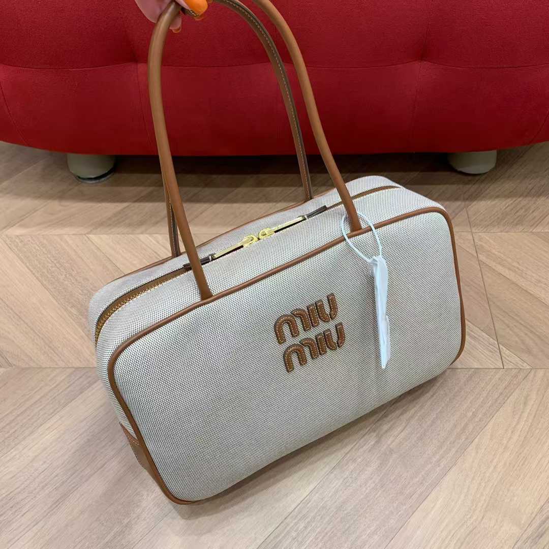 Miu Miu Beau leather bag view 1