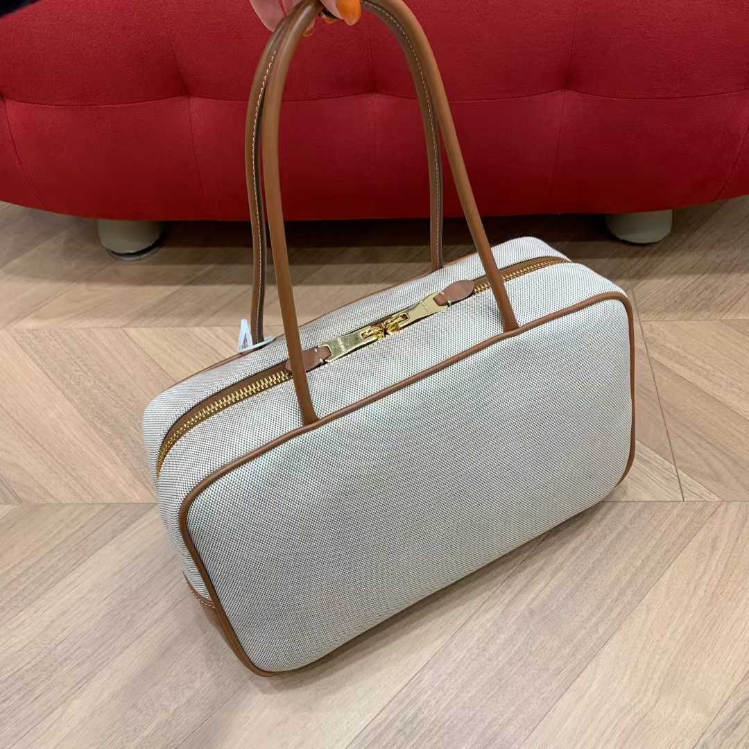 Miu Miu Beau leather bag view 2