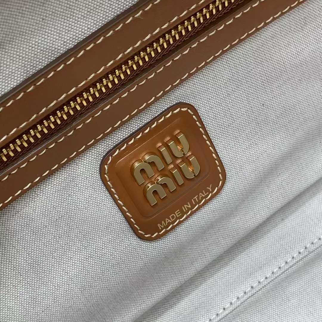 Miu Miu Beau leather bag view 3