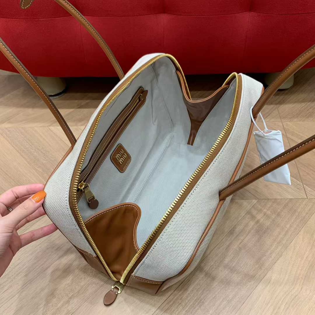 Miu Miu Beau leather bag view 4