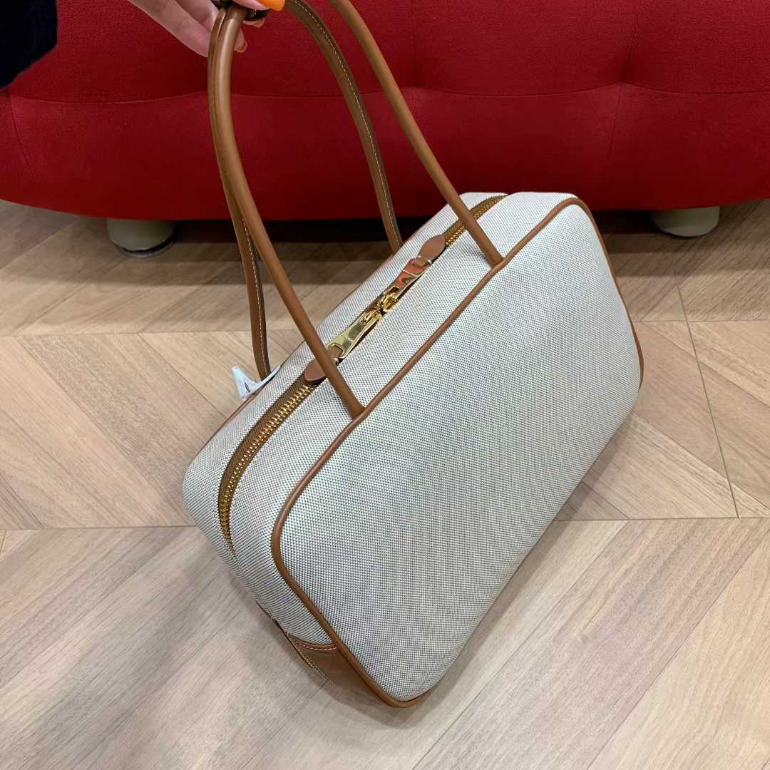 Miu Miu Beau leather bag view 7