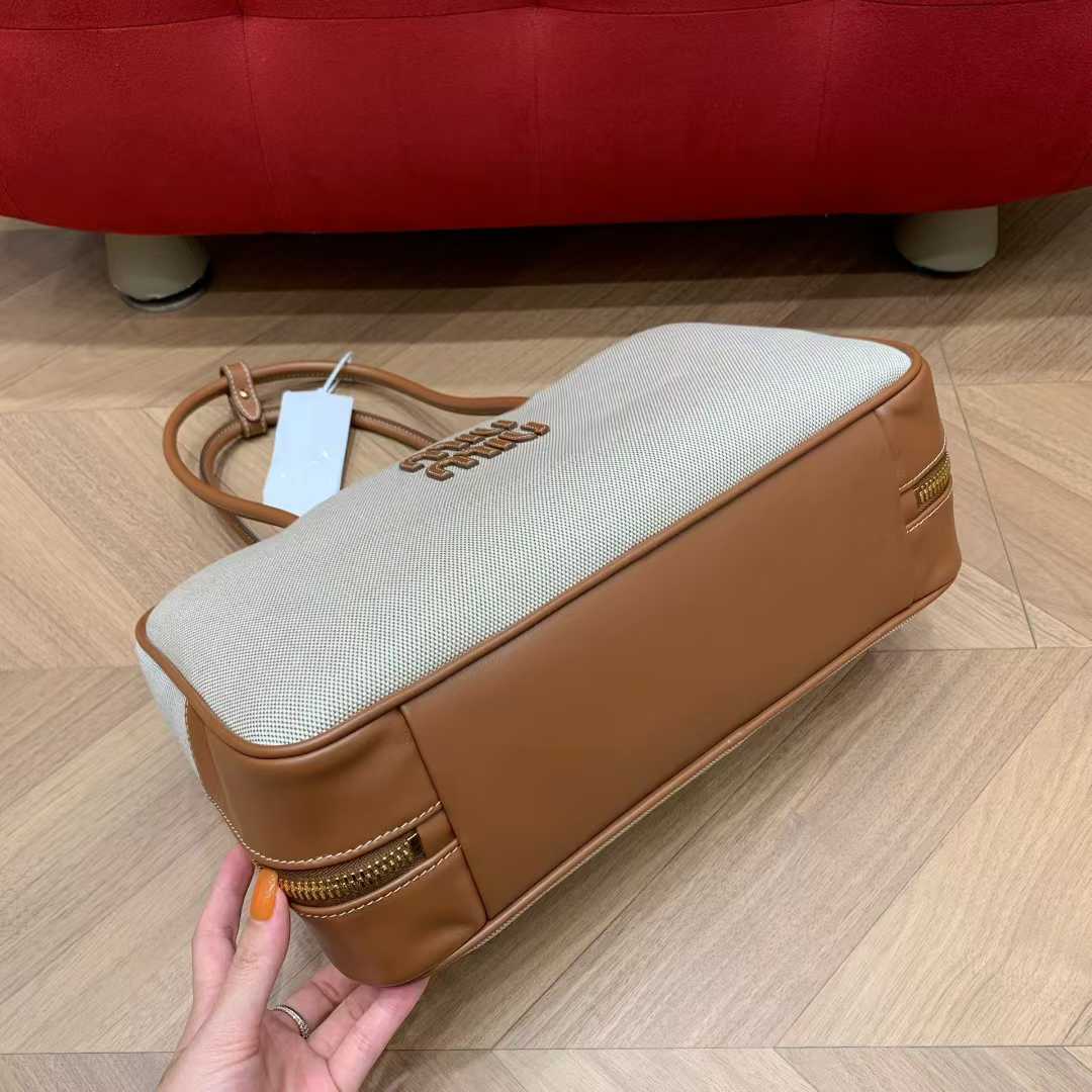 Miu Miu Beau leather bag view 8