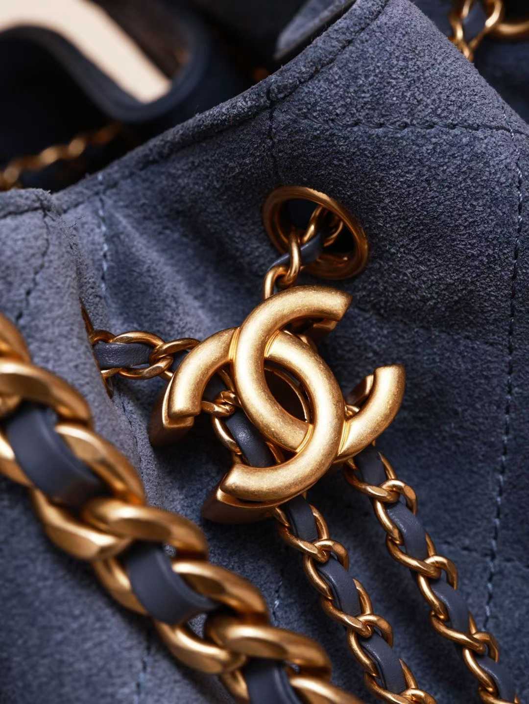 Chanel 25 Handbag view 5