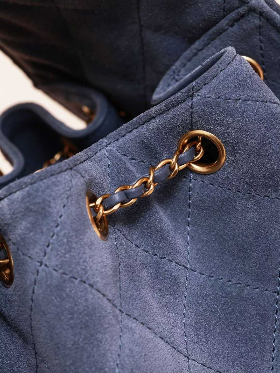 Chanel 25 Handbag view 7
