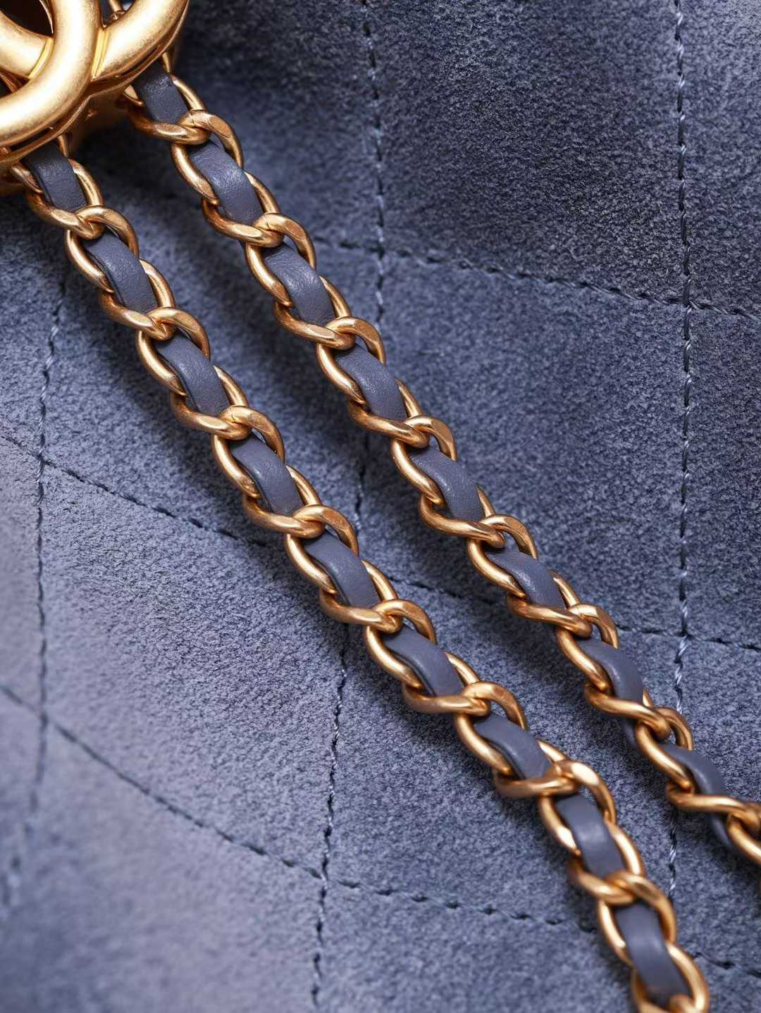 Chanel 25 Handbag view 8