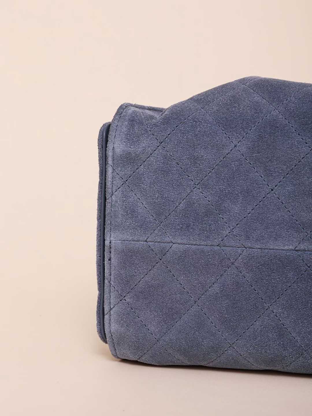 Chanel 25 Handbag view 9