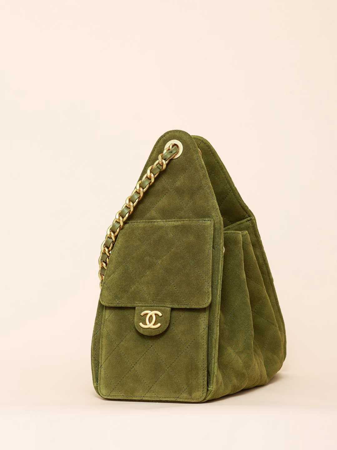 Chanel 25 Handbag view 4
