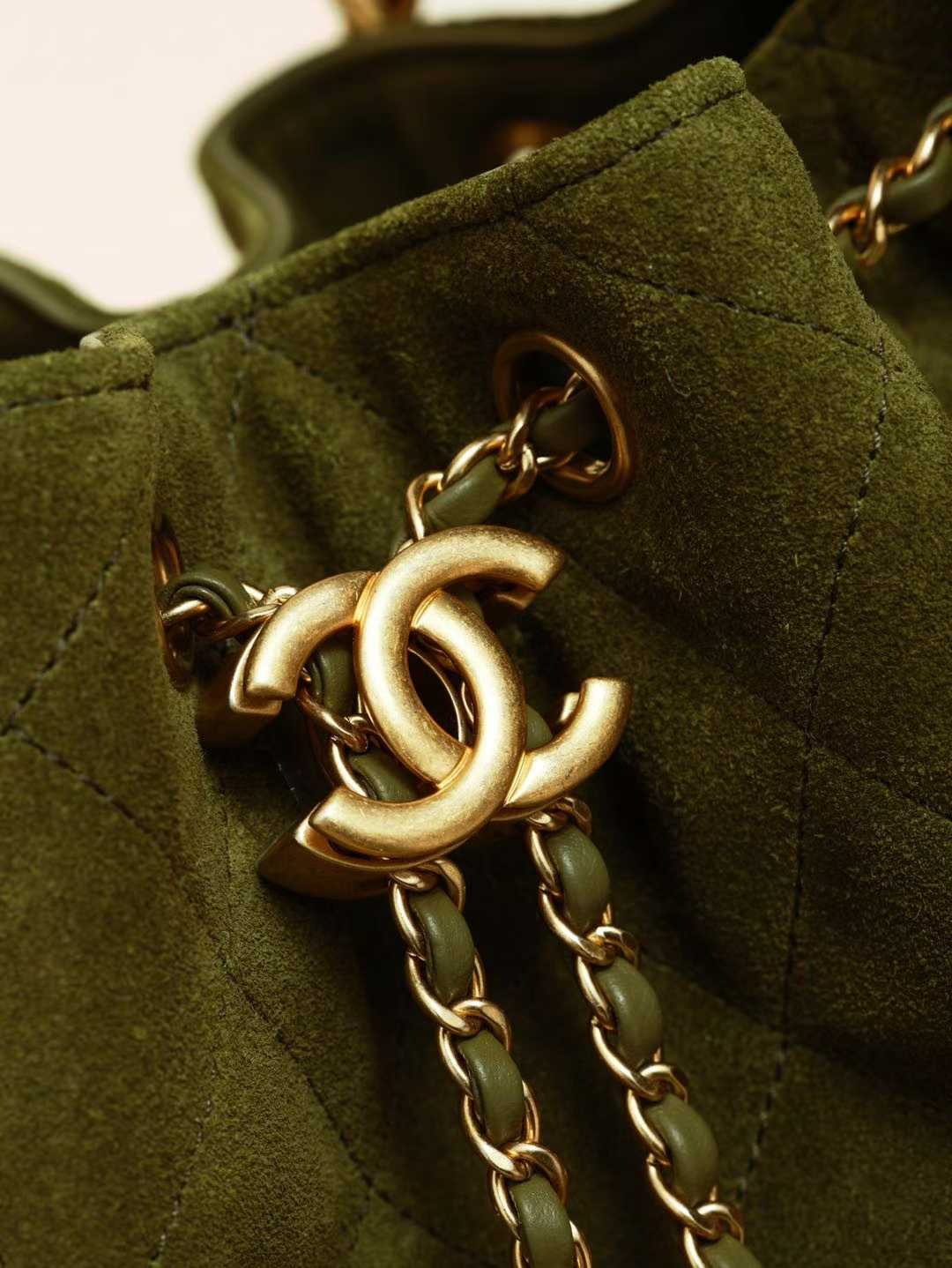 Chanel 25 Handbag view 6
