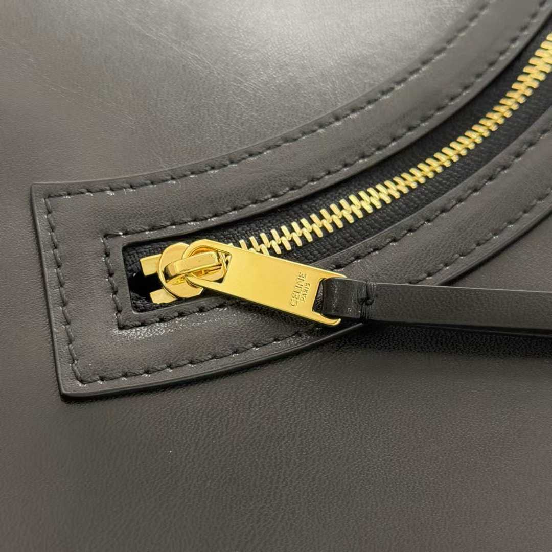 Celine Flat Cabas New Luggage In Glossy Calfskin view 5