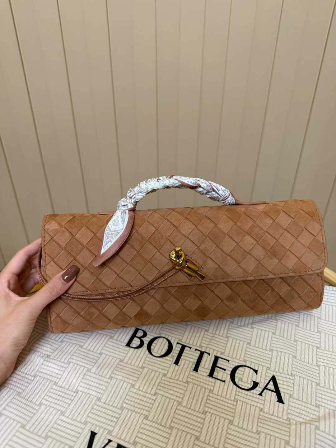 Bottega Veneta Andiamo Clutch view 1