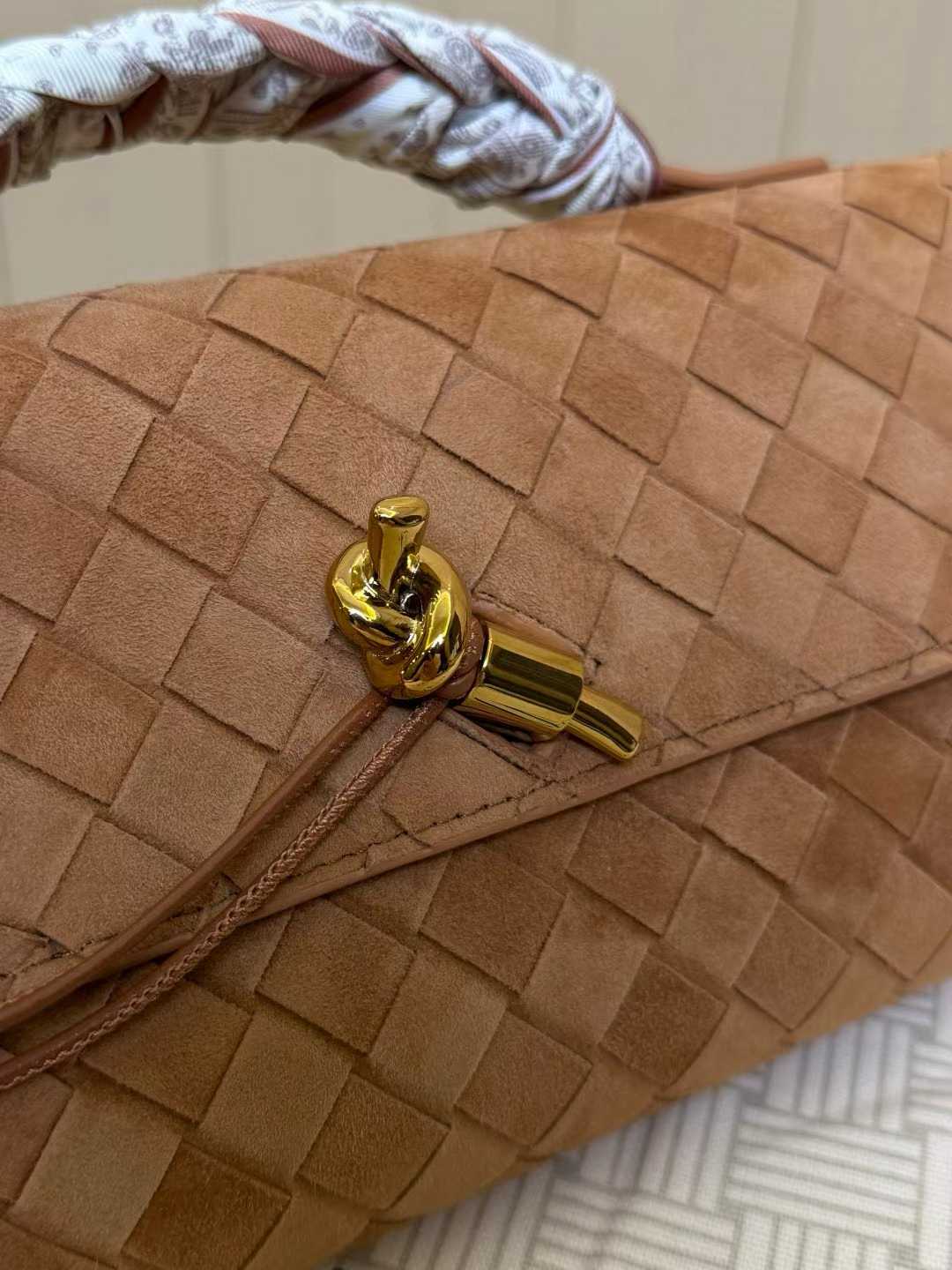 Bottega Veneta Andiamo Clutch view 2