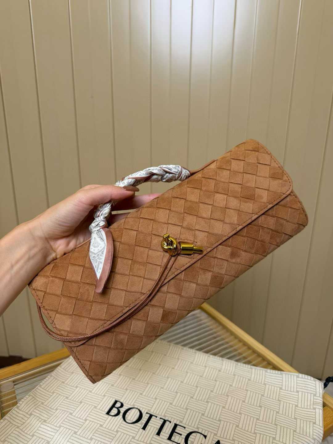 Bottega Veneta Andiamo Clutch view 7