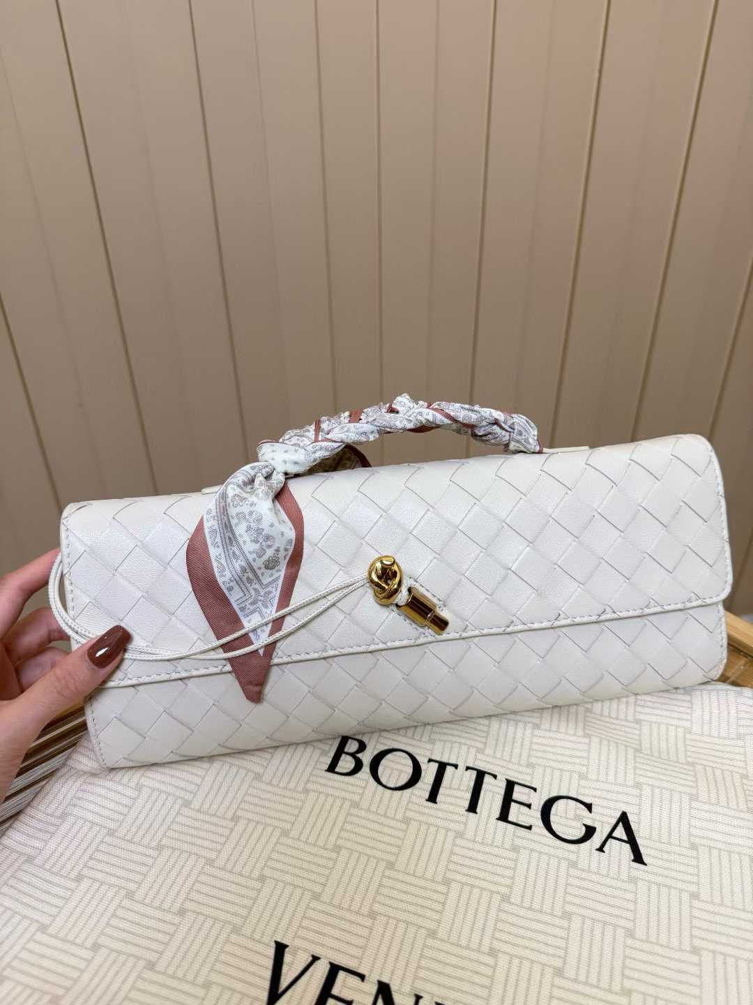 Bottega Veneta Andiamo Clutch view 1