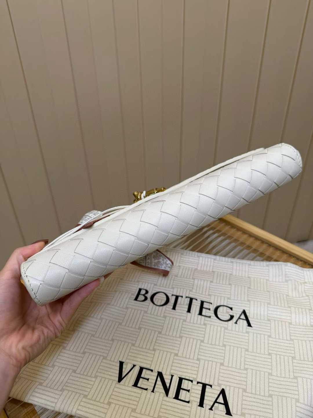Bottega Veneta Andiamo Clutch view 3