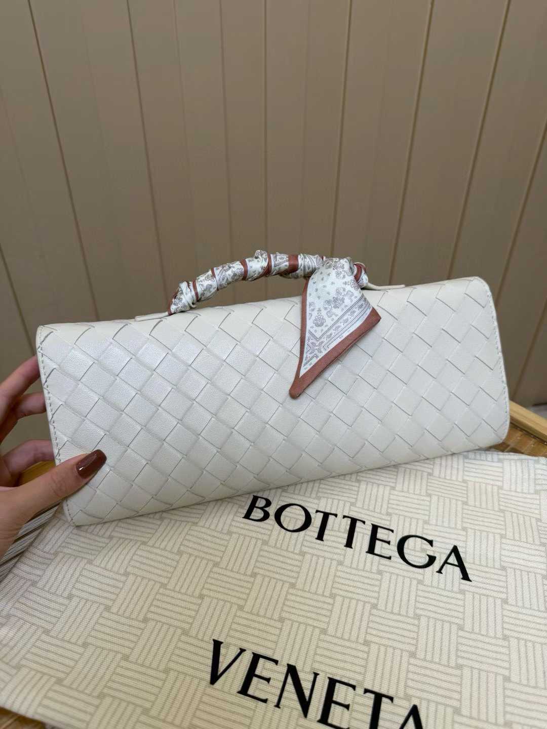 Bottega Veneta Andiamo Clutch view 5