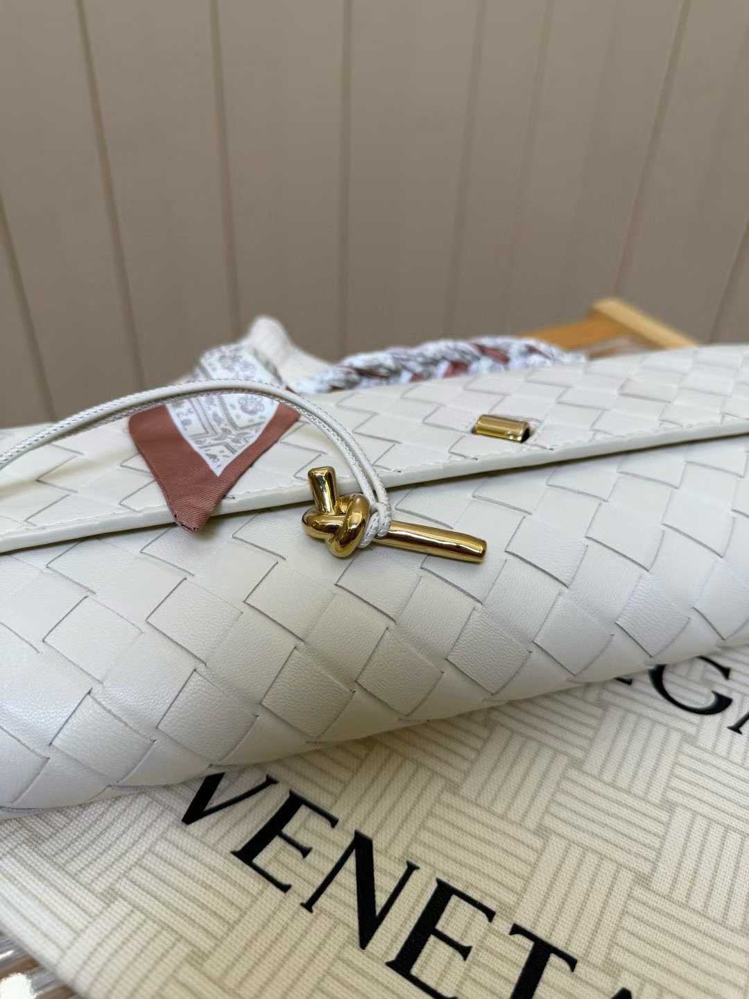 Bottega Veneta Andiamo Clutch view 7